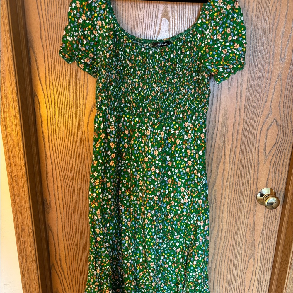 Floral Green Dress with Puff Sleeves
